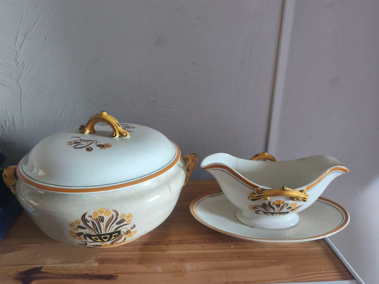 Ensemble ancien Creil et Montereau - Soupière et saucière vintage